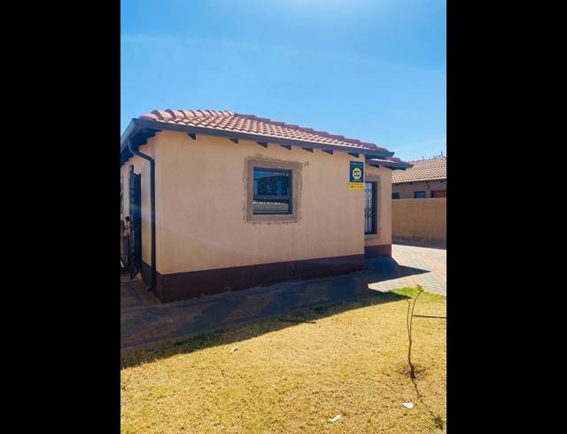 3 BEDROOM HOUSE FOR SALE IN PROTEA GLEN